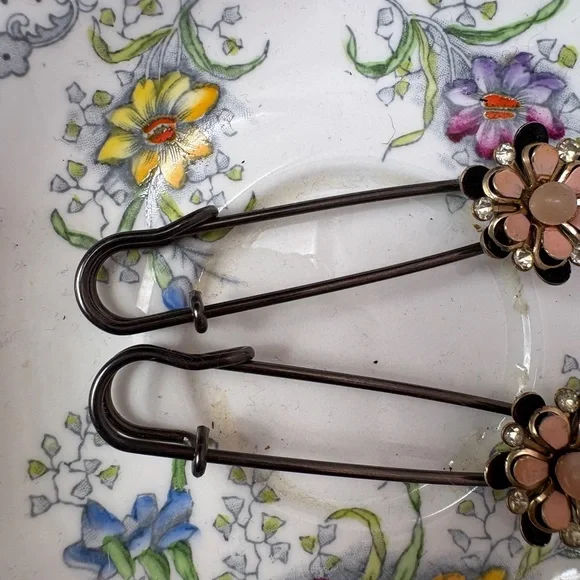 Refashioned Vintage Floral Rhinestone Kilt Pins (Set of 2) - Picture 3 of 7